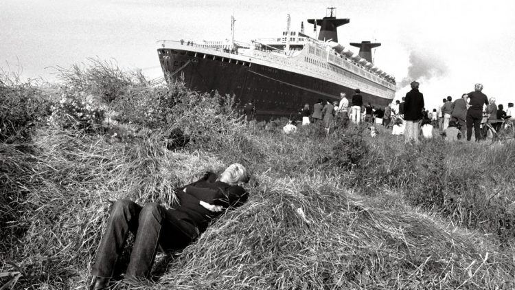 La France plantée entre les fleurs sauvages, au bout du « quai de l’oubli