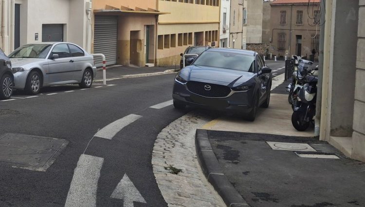PHOTOS : La dangereuse piste cyclable de la colline Samatan à Marseille fait réagir les habitants PHOTOS : La dangereuse piste cyclable de la colline Samatan à Marseille fait réagir les habitants