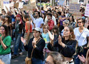 Soutien aux victimes de viols : Toulouse et la France entière se mobilisent pour dire « Nous sommes toutes Gisèle » lors du procès de Mazan Soutien aux victimes de viols : Toulouse et la France entière se mobilisent pour dire « Nous sommes toutes Gisèle » lors du procès de Mazan