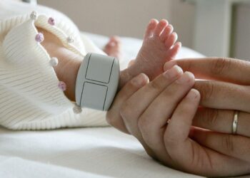 Toulouse : Un bébé retrouvé frigorifié en pleine nuit avec un homme ivre – Une histoire troublante