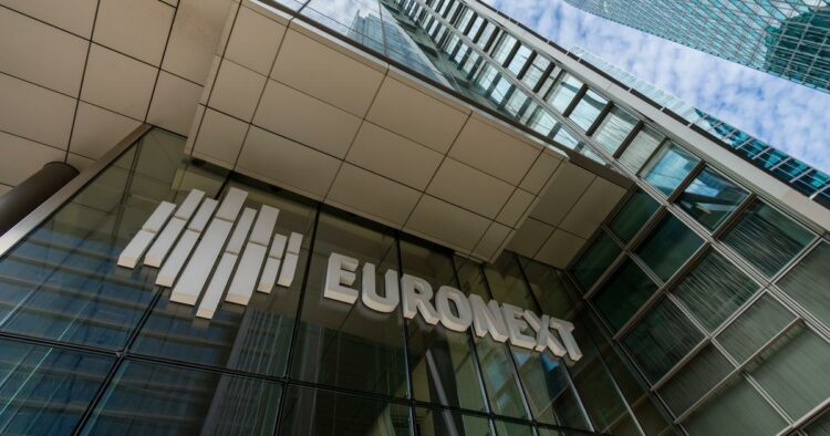 2024 : Paris, la Surprise qui a Ébloui les Bourses Mondiales ! 2024 : Paris, la Surprise qui a Ébloui les Bourses Mondiales !