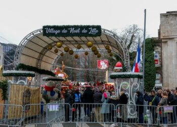 Après l’attentat en Allemagne, le marché de Noël de Lille attire une foule fidèle et solidaire ! Après l’attentat en Allemagne, le marché de Noël de Lille attire une foule fidèle et solidaire !