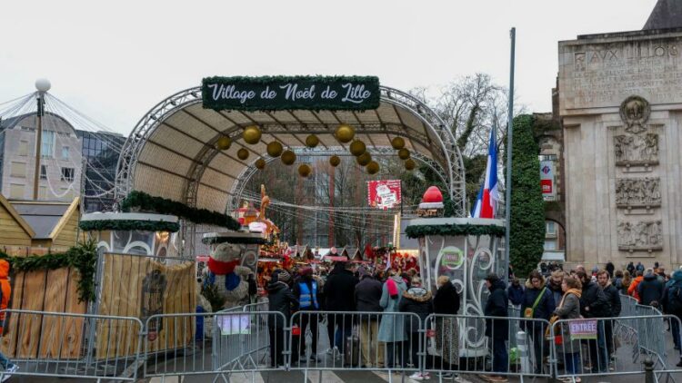 Après l’attentat en Allemagne, le marché de Noël de Lille attire une foule fidèle et solidaire ! Après l’attentat en Allemagne, le marché de Noël de Lille attire une foule fidèle et solidaire !
