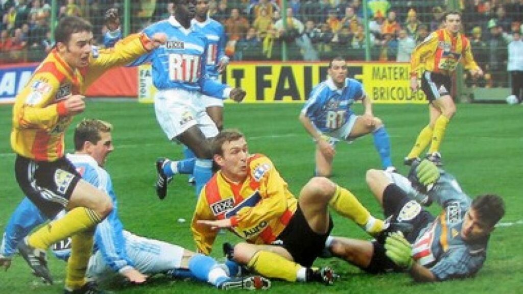 Revivez le quart de finale épique de Coupe de France 2000 : CRUFC vs RC Strasbourg, à l’occasion d’Avant Racing Calais – Strasbourg !