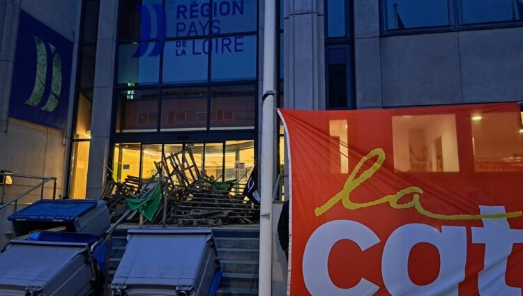 EN IMAGES – Barricades à l’Hôtel de Région de Nantes : Le lancement captivant de la session budgétaire ! EN IMAGES – Barricades à l’Hôtel de Région de Nantes : Le lancement captivant de la session budgétaire !