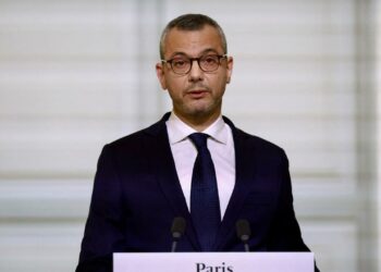 « François Bayrou lève le voile sur son gouvernement : Élisabeth Borne, Manuel Valls, Gérald Darmanin à l’honneur ! »