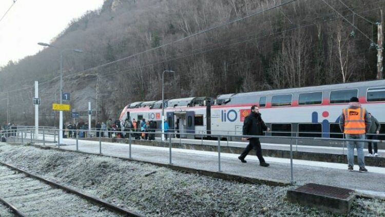Perturbations ferroviaires : le trafic des trains suspendu depuis 6 heures en raison du givre entre Toulouse et Latour-de-Carol !