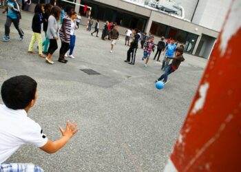 Marseille : Une mère d’élève dans la tourmente après l’agression d’un enseignant – LINFO.re Marseille : Une mère d’élève dans la tourmente après l’agression d’un enseignant – LINFO.re