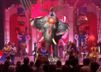 Nice : Découvrez ce cirque innovant qui fascine avec ses animaux fictifs !