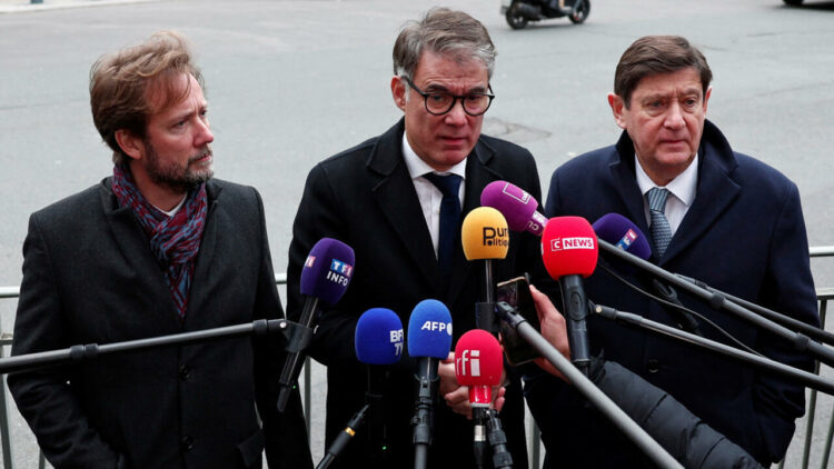 ** »Polémique : La gauche et l’extrême droite s’unissent face à l’annonce du gouvernement Bayrou ! »**