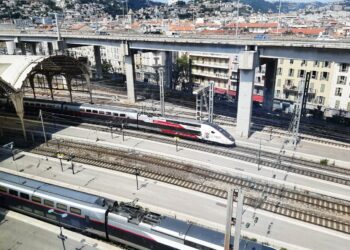 Un train en panne crée une véritable zizanie : retards massifs et suppressions à la clé !
