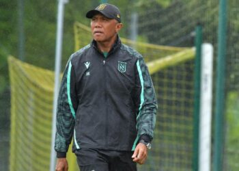 Antoine Kombouaré se livre à une franche confrontation avec la presse française !