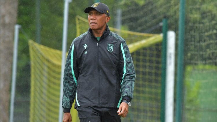 Antoine Kombouaré se livre à une franche confrontation avec la presse française !