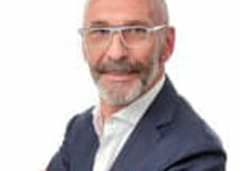 Réindustrialiser la France : Un impératif urgent pour notre avenir !