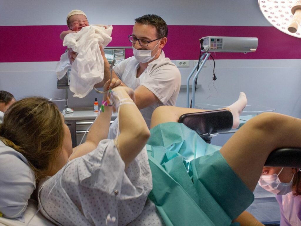 Révolution en Matière de Naissance : La Chute Spectaculaire des Épisiotomies en France