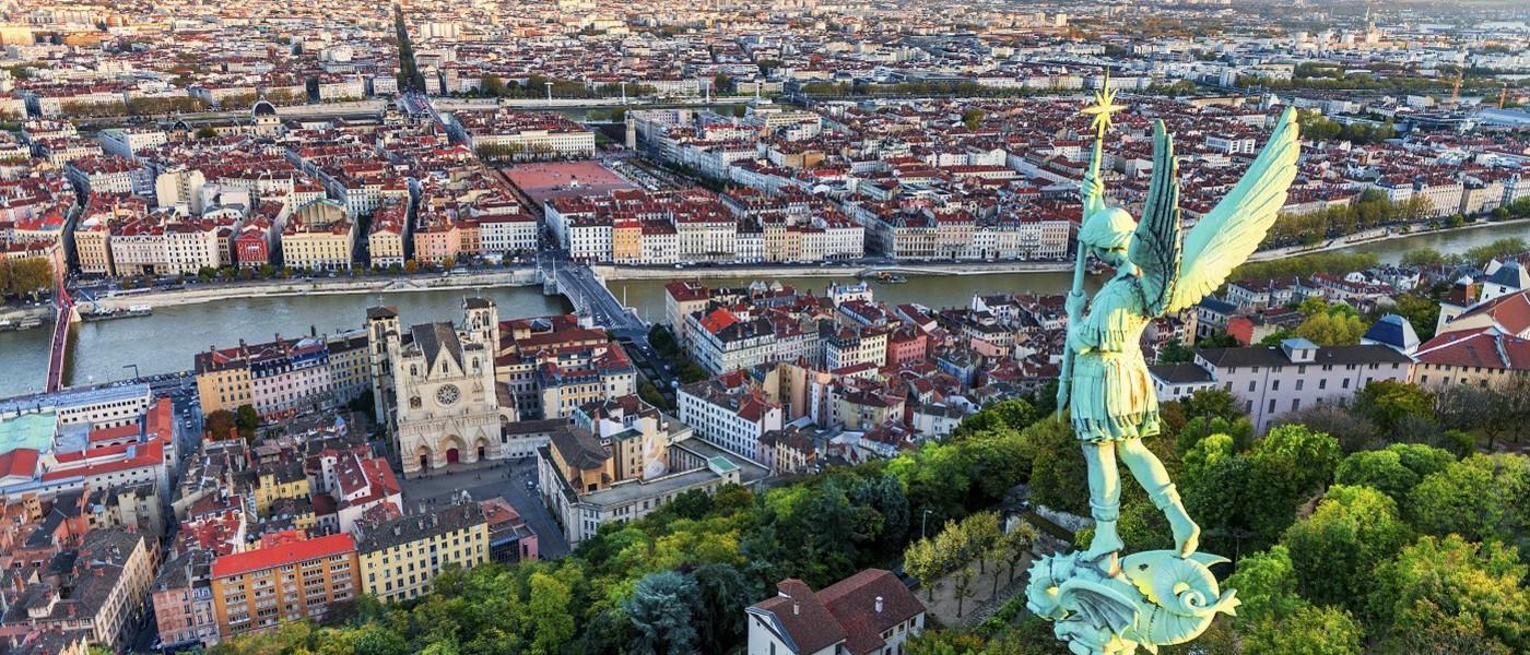 lyon face à la mémoire coloniale : un appel à débaptiser la rue Bugeaud