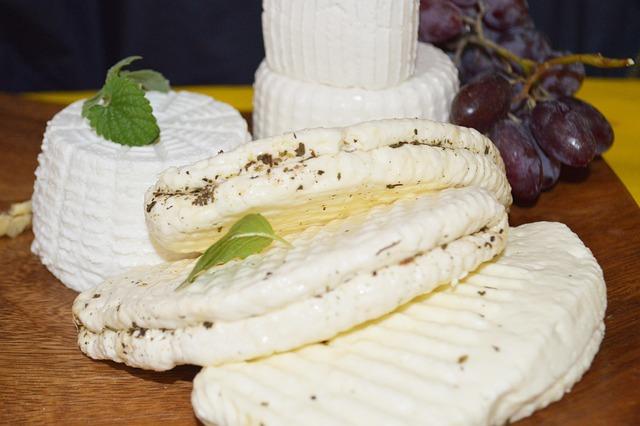 Les techniques artisanales de fabrication des fromages régionaux