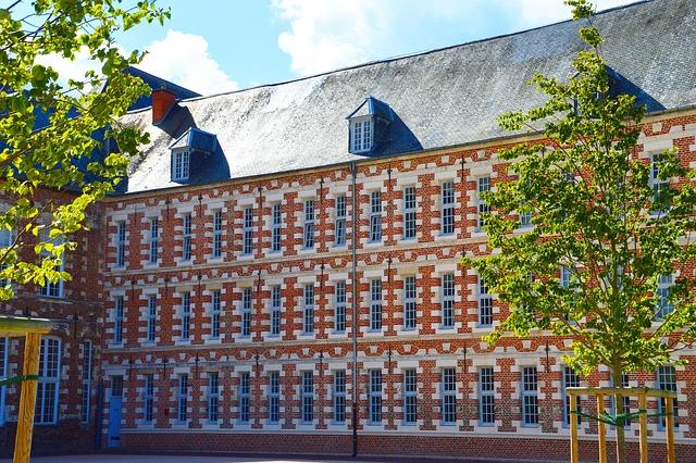 Hauts-de-France Business ⁣du‍ mardi ‌30 avril - Spark Innovation, le nouvel incubateur lillois - BFM Grand Lille