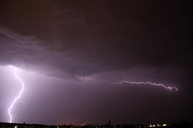 Préparer sa résidence aux orages : conseils pratiques pour les habitants