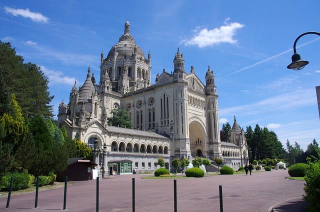 Réflexions sur lidentité : redéfinir le rôle des Thérèse en France