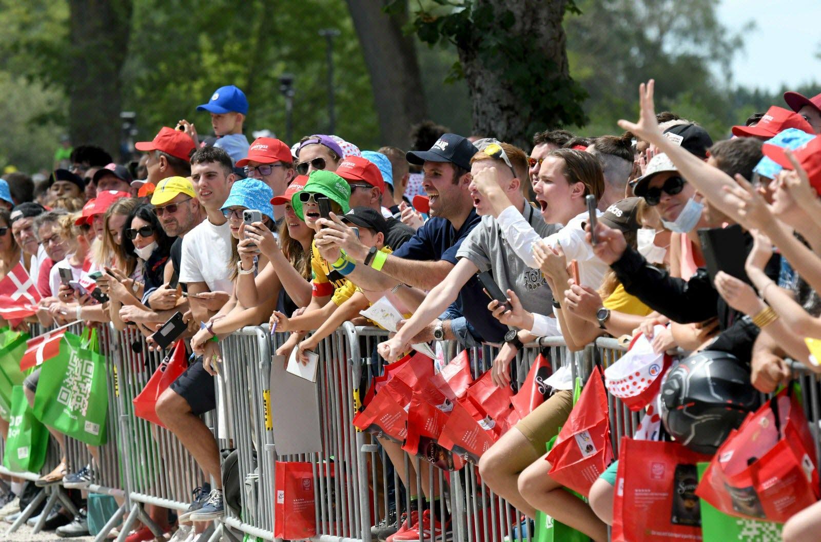 Les avantages dêtre bénévole : vivre le Tour de France de lintérieur