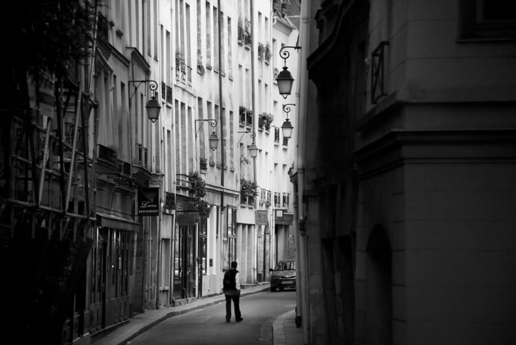 44,1 km, près de 50 000 pas, 7h06… Un marcheur dessine la carte de la France dans Paris – Le Figaro