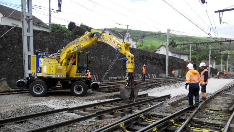 Travaux sur la ligne POLT (Paris-Orléans-Limoges-Toulouse) : la SNCF annonce cinq nouveaux week-ends d’interruption du trafic en 2025 – franceinfo