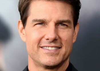 En vidéo : Tom Cruise honoré par l’Aéro-club de France, devant Thomas Pesquet – Paris Match