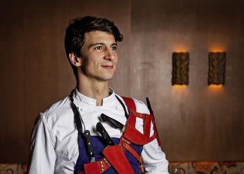 « J’en garde beaucoup de colère » : le chef Eloi Spinnler se confie sur les violences dont il a été victime en cuisine – franceinfo