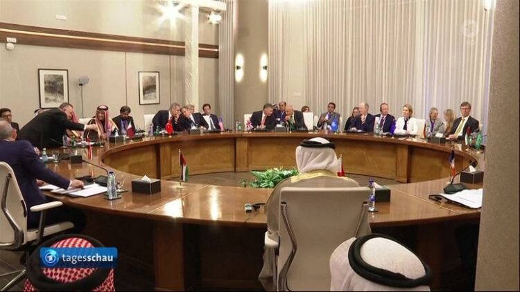 À Paris, une conférence internationale pour soutenir la transition en Syrie – FRANCE 24 À Paris, une conférence internationale pour soutenir la transition en Syrie – FRANCE 24