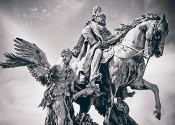 À Nantes, il manque un morceau à une statue emblématique de la place Royale – Ouest-France À Nantes, il manque un morceau à une statue emblématique de la place Royale – Ouest-France