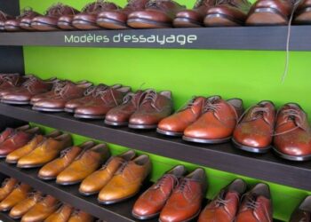 Un cordonnier décède sur son lieu de travail à Marseille, son écharpe happée par une machine – ici, le média de la vie locale