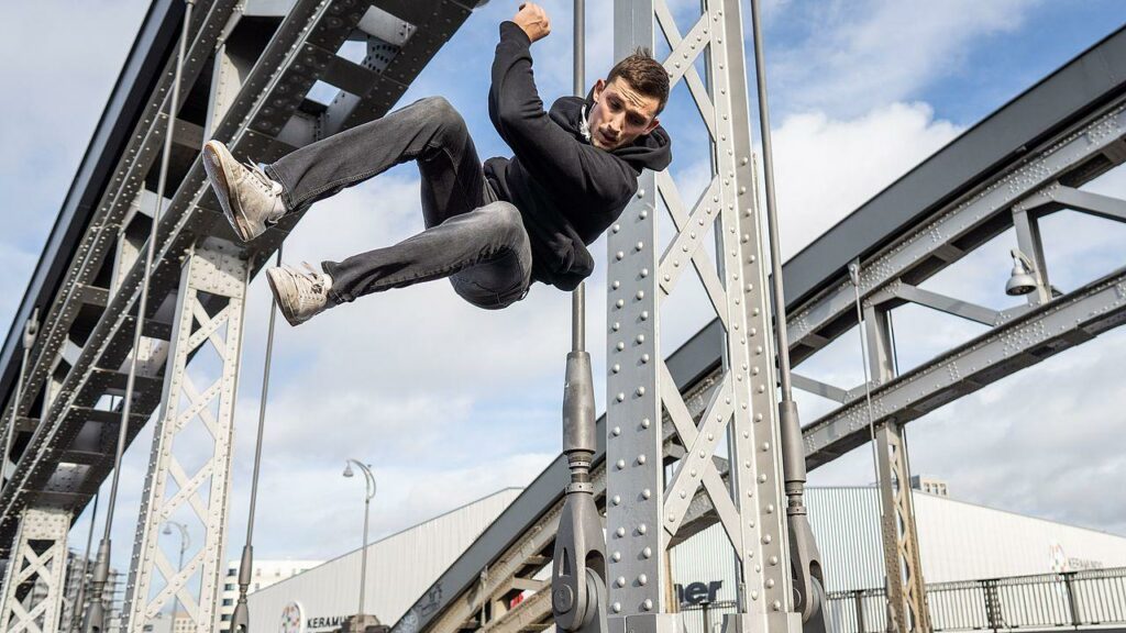 Parkour : en remportant la première étape de la coupe de France, ce jeune Aveyronnais s’installe un peu plus dans l’élite française – Centre Presse Aveyron