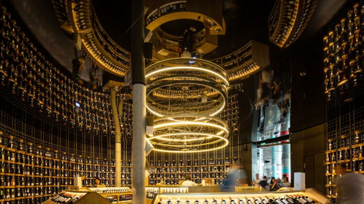 La Cité du Vin: nouvelle égérie de « MAKE IT ICONIC. Choose France », – Les services de l’État en Gironde