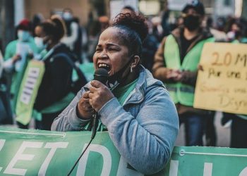 « Pas de fachos dans nos quartiers » : 700 manifestants rassemblés contre l’extrême droite après l’attaque d’une association de travailleurs immigrés à Paris – France 3 Régions