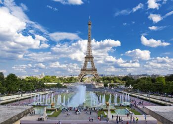 Paris : le théâtre des Champs-Élysées évacué après un feu de cuisine au sous-sol – ici, le média de la vie locale