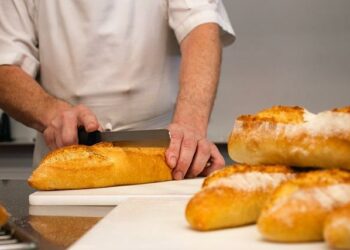 Le chef Fred du CROUS de Lyon, star des réseaux sociaux : « mon métier c’est de les restaurer, mais aussi de leur donner envie de cuisiner » – France 3 Régions