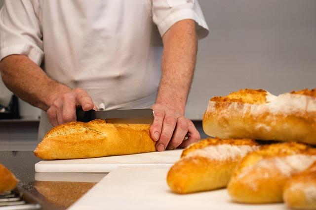 Le chef Fred du CROUS de Lyon, star des réseaux sociaux : « mon métier c’est de les restaurer, mais aussi de leur donner envie de cuisiner » – France 3 Régions