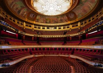 Des centaines de spectateurs évacués du Théâtre des Champs-Élysées à Paris – France 3 Régions Des centaines de spectateurs évacués du Théâtre des Champs-Élysées à Paris – France 3 Régions