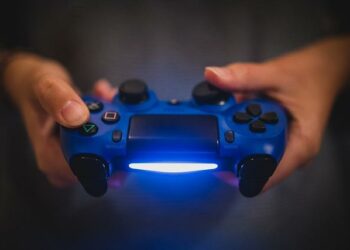 Réseaux sociaux : PlayStation France fait confiance à The Source – J’ai un pote dans la com