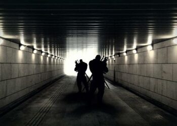 Six militants d’extrême droite en garde à vue après une violente agression dans le 10e arrondissement de Paris – ici, le média de la vie locale