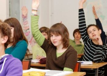 Le niveau des élèves français en maths et en sciences est en dessous de la moyenne de l’OCDE mais cesse de chuter, selon une étude internationale – franceinfo Le niveau des élèves français en maths et en sciences est en dessous de la moyenne de l’OCDE mais cesse de chuter, selon une étude internationale – franceinfo