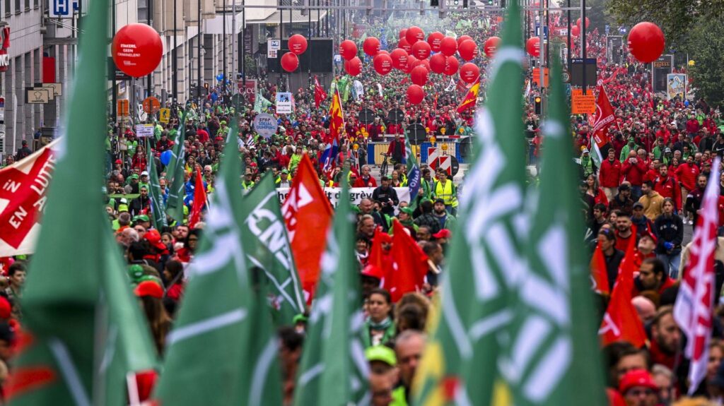 Première grève nationale de l’industrie du jeu vidéo, à Lyon une cinquantaine de manifestants a défilé – France 3 Régions