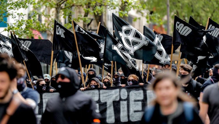 Paris : six militants d’ultradroite interpellés après une agression – franceinfo Paris : six militants d’ultradroite interpellés après une agression – franceinfo