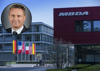 « MBDA, c’est bien-sûr de la haute technologie, mais c’est de l’humain avant tout ! » Jean-Luc Gaillot, directeur général délégué MBDA France – Capital.fr « MBDA, c’est bien-sûr de la haute technologie, mais c’est de l’humain avant tout ! » Jean-Luc Gaillot, directeur général délégué MBDA France – Capital.fr
