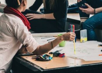 Comment Lucie arrive à démocratiser la science et la rendre « moins flippante » grâce à ses dessins – France 3 Régions