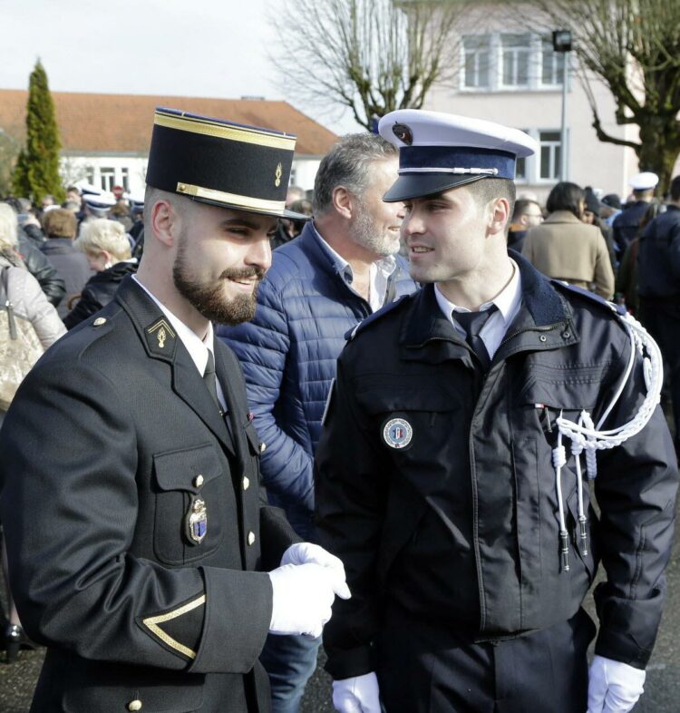 L’élève policier qui a foncé dans d’un bar, près de Lille, convoqué au tribunal et placé sous contrôle judiciaire – France 3 Régions L’élève policier qui a foncé dans d’un bar, près de Lille, convoqué au tribunal et placé sous contrôle judiciaire – France 3 Régions
