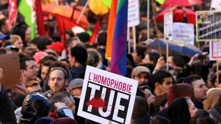 « L’agression a été très violente » : attiré dans un guet-apens homophobe, il est frappé, étranglé et volé à Nice – France 3 Régions « L’agression a été très violente » : attiré dans un guet-apens homophobe, il est frappé, étranglé et volé à Nice – France 3 Régions