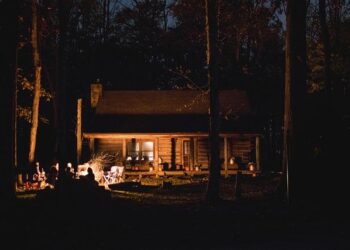 Haut-Rhin : la dernière cabine téléphonique en service de France se trouve dans le village de Murbach – franceinfo