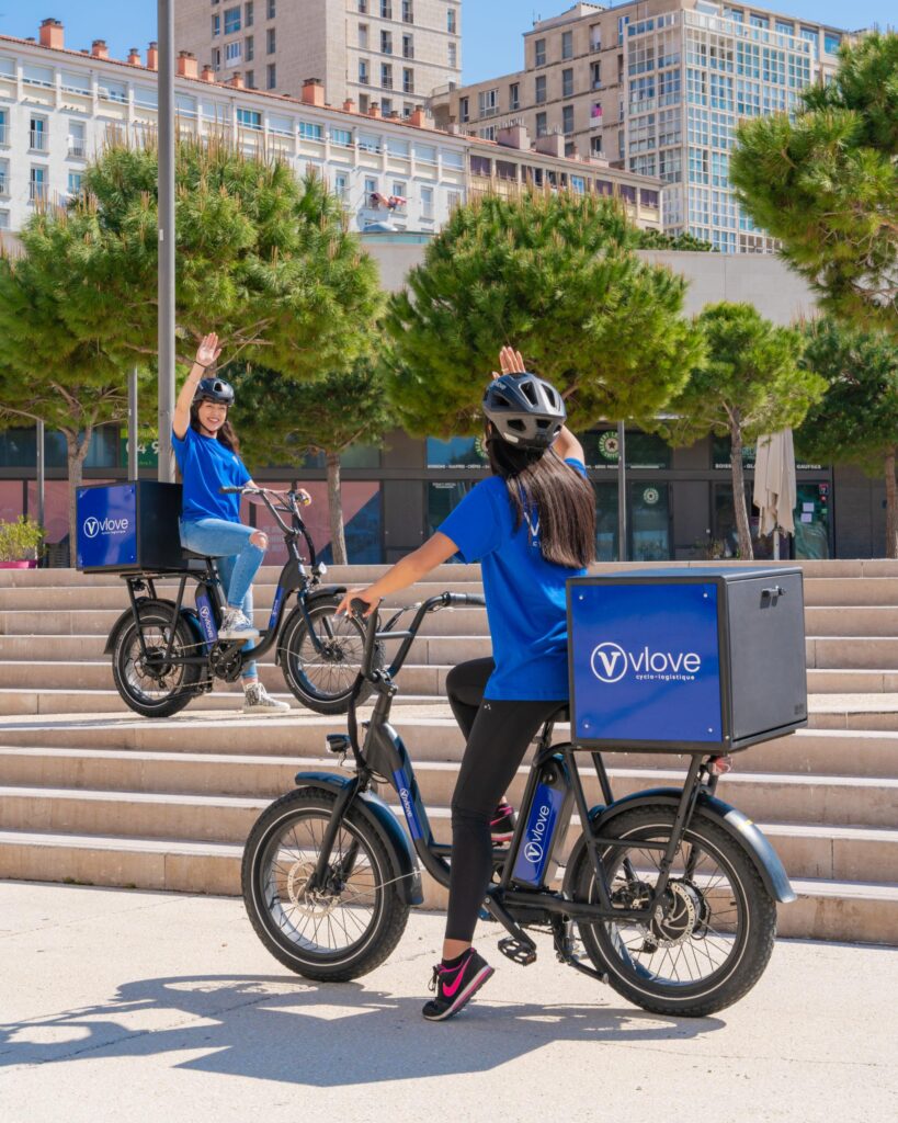 Un livreur à vélo lui donne un coup de couteau dans la gorge devant le stade Chaban-Delmas de Bordeaux – ici, le média de la vie locale